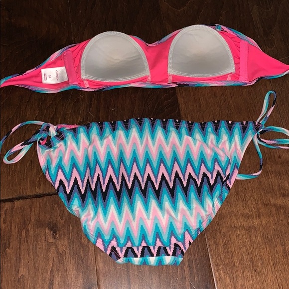 Bikini - Picture 2 of 2